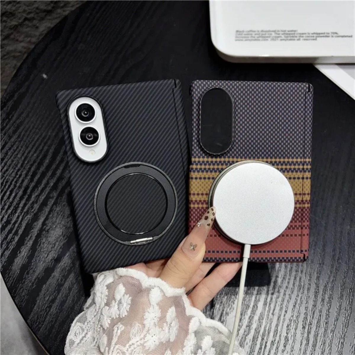 Soporte de cuero de fibra de c - Phone Accessories Holder reseña y precio